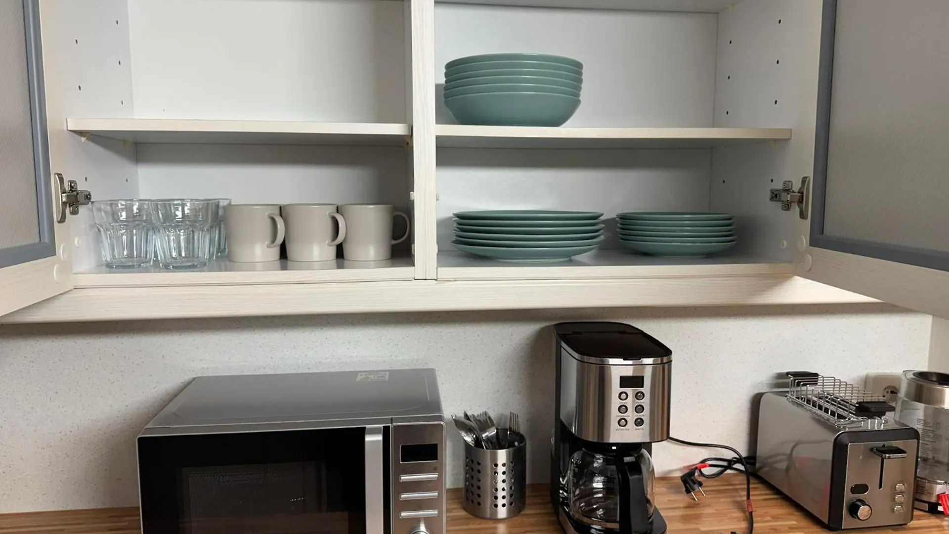 Apartment With Three Rooms And Balcony Hannover