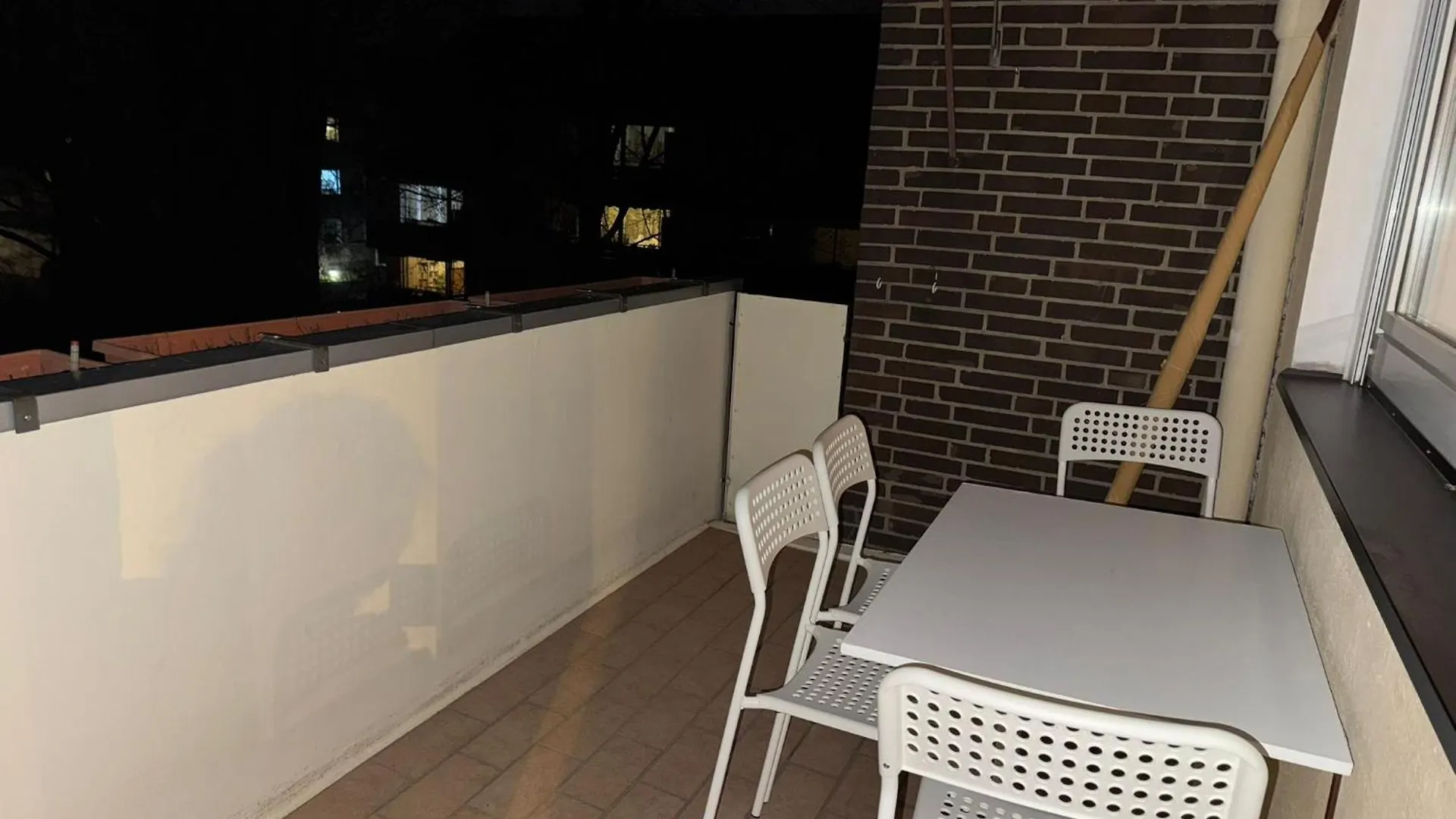 Apartment With Three Rooms And Balcony Hannover