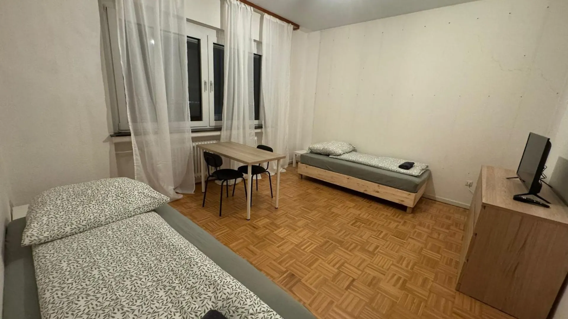 Apartment With Three Rooms And Balcony Hannover
